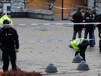 Полиция на месте теракта в Льеже 13 декабря 2011 года. Фото (c)AFP Полиция на месте теракта в Льеже 13 декабря 2011 года. Фото (c)AFP
