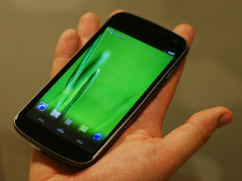 Смартфон Galaxy Nexus, фото "Ленты.ру"