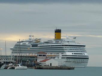 Лайнер Costa Concordia. Фото пользователя saralapappa с сайта Wikipedia.org Лайнер Costa Concordia. Фото пользователя saralapappa с сайта Wikipedia.org