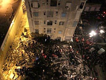 Обрушившееся здание в Бейруте. Фото (c)AFP Обрушившееся здание в Бейруте. Фото (c)AFP