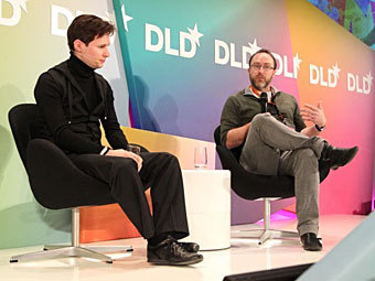 Павел Дуров и Джимми Уэйлс. Фото с сайта dld-conference.com