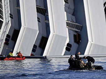 'Коста Конкордиа'. Фото (c)AFP 'Коста Конкордиа'. Фото (c)AFP