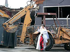 Американка сочеталась браком со складским помещением