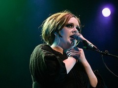 Адель возобновит выступления с церемонии вручения 