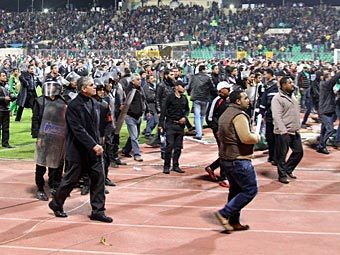 Беспорядки на футбольном матче в Порт-Саиде 1 февраля 2012 года. Фото Reuters Беспорядки на футбольном матче в Порт-Саиде 1 февраля 2012 года. Фото Reuters