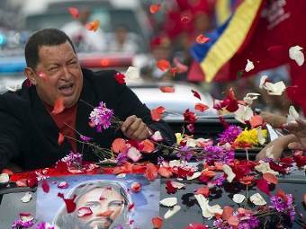 Уго Чавес на пути в аэропорт Каракаса 24 февраля. Фото ©AFP