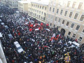 Шествие "За честные выборы" в Санкт-Петербурге 4 февраля 2012 года. Фото РИА Новости, Вадим Жернов