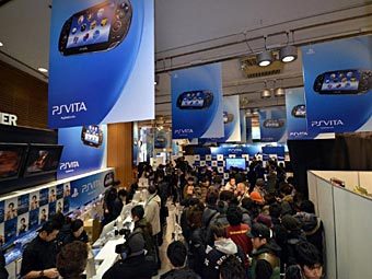 Старт продаж PS Vita в Токио. Фото (c)AFP Старт продаж PS Vita в Токио. Фото (c)AFP