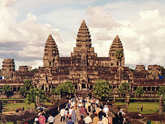 Ангкор-Ват. Фото пользователя Tsui с сайта wikipedia.org Ангкор-Ват. Фото пользователя Tsui с сайта wikipedia.org