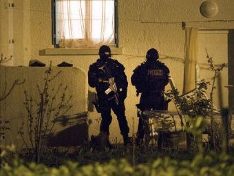 Операция по задержанию исламистов 30 марта 2012. Фото (c)AFP Операция по задержанию исламистов 30 марта 2012. Фото (c)AFP