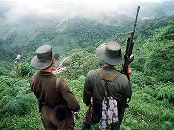 Бойцы FARC. Архивное фото (c)AFP Бойцы FARC. Архивное фото (c)AFP