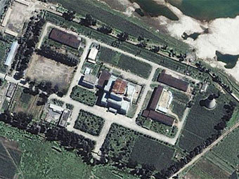 Северокорейский ядерный центр в Йонбене. Спутниковый снимок с сайта globalsecurity.org Северокорейский ядерный центр в Йонбене. Спутниковый снимок с сайта globalsecurity.org