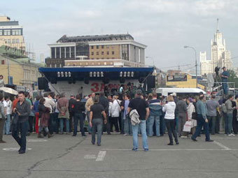 Вид на сцену на Болотной площади. Фото @phantomik_msk