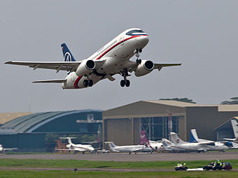 Sukhoi SuperJet-100 в Джакарте. Фото Сергея Доли Sukhoi SuperJet-100 в Джакарте. Фото Сергея Доли