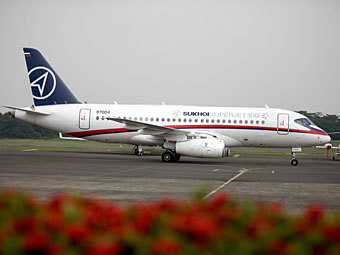 Sukhoi SuperJet-100 в Индонезии. Фото ИТАР-ТАСС, Марина Лысцева Sukhoi SuperJet-100 в Индонезии. Фото ИТАР-ТАСС, Марина Лысцева