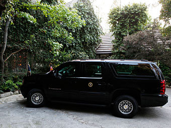 Автомобиль Барака Обамы во дворе дома Джорджа Клуни. Фото Reuters