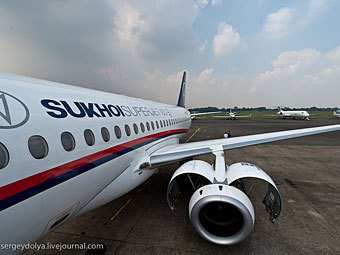 Sukhoi SuperJet-100 в Индонезии. Фото Сергея Доли Sukhoi SuperJet-100 в Индонезии. Фото Сергея Доли