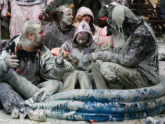 Разгон акции 'Захвати Франкфурт'. Фото Reuters Разгон акции 'Захвати Франкфурт'. Фото Reuters