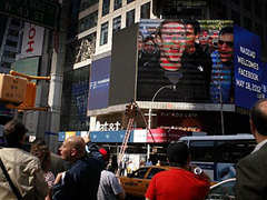 Трансляция старта торгов на фасаде NASDAQ. Фото (c)AFP Трансляция старта торгов на фасаде NASDAQ. Фото (c)AFP