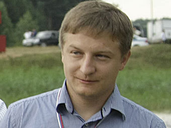Единорос заподозрил Навального в отмывании денег