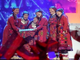 "Бурановские бабушки" на сцене "Евровидения". Фото ©AFP