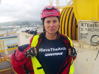 Люси Лоулесс на буровом судне. Фото Greenpeace
