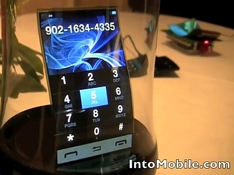 Гибкий AMOLED-экран Samsung, кадр из видеоролика IntoMobile