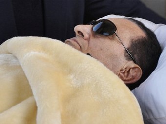 Хосни Мубарак в суде в январе 2012 года. Фото (c)AP Хосни Мубарак в суде в январе 2012 года. Фото (c)AP