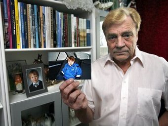 Пааво Салонен с фотографией Антона. Фото с сайта iltalehti.fi. Пааво Салонен с фотографией Антона. Фото с сайта iltalehti.fi.