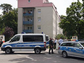 Полиция на месте перступления в Карлсруэ. Фото (c)AFP Полиция на месте перступления в Карлсруэ. Фото (c)AFP