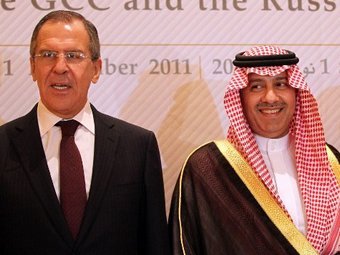 Глава МИД России Сергей Лавров (слева) и замглавы МИД Саудовской Аравии принц Абдул Азиз бин Абдулла. Фото (c)AFP Глава МИД России Сергей Лавров (слева) и замглавы МИД Саудовской Аравии принц Абдул Азиз бин Абдулла. Фото (c)AFP