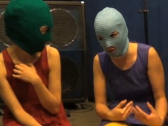 Скриншот с видео на сайте The Guardian