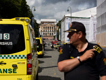 Экстренные службы на месте происшествия. Фото Reuters Экстренные службы на месте происшествия. Фото Reuters