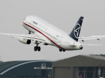 SSJ-100 во время демонстрационного полета в Индонезии. Фото РИА Новости, Александр Ковалев SSJ-100 во время демонстрационного полета в Индонезии. Фото РИА Новости, Александр Ковалев