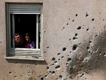 Последствия ракетного обстрела в кибуце Саад. Фото Reuters Последствия ракетного обстрела в кибуце Саад. Фото Reuters
