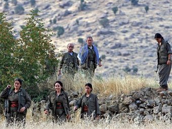 Курдские повстанцы на границе с Ираком. Фото ©AP