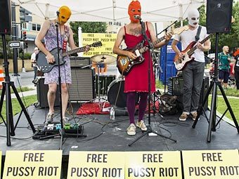 Акция в поддержку Pussy Riot у посольства РФ в Вашингтоне 10 августа 2012 года. Фото ©AFP