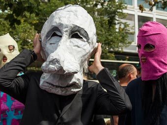 Акция в поддержку Pussy Riot в Берлине. Фото Reuters