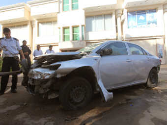 Взорванный автомобиль египетского дипломата. Фото Reuters Взорванный автомобиль египетского дипломата. Фото Reuters