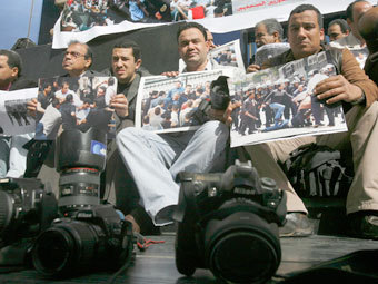 Акция протеста египетских фотожурналистов. Фото Reuters Акция протеста египетских фотожурналистов. Фото Reuters