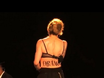 Мадонна на концерте в Нью-Йорке 6 сентября 2012 года. Кадр ролика с сайта YouTube