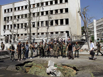 Место взрыва около генштаба сирийских войск. Фото (c)AFP Место взрыва около генштаба сирийских войск. Фото (c)AFP