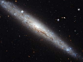  NGC 4183.  ESA/NASA