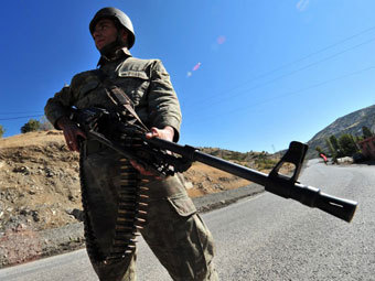 Пограничник на границе Турции и Ирака. Фото (c)AFP Пограничник на границе Турции и Ирака. Фото (c)AFP