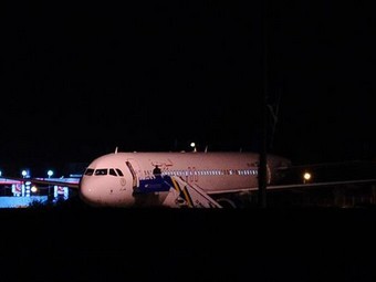 Самолет Syrian Air в аэропорту Анкары. Фото с сайта газеты Hurryet Самолет Syrian Air в аэропорту Анкары. Фото с сайта газеты Hurryet