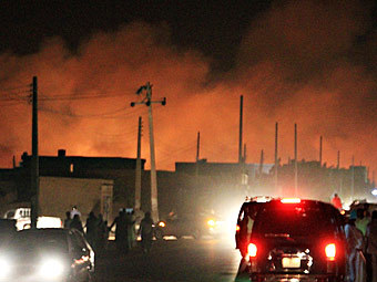 Пожар на заводе 'Ярмук'. Фото Reuters Пожар на заводе 'Ярмук'. Фото Reuters