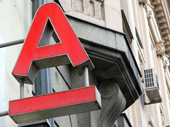 Логотип Альфа-банка. Фото "Ленты.ру"