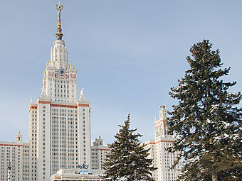 Главное здание МГУ. Фото с официального сайта