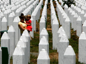 Кладбище жертв гражданской войны в Югославии. Фото Reuters Кладбище жертв гражданской войны в Югославии. Фото Reuters