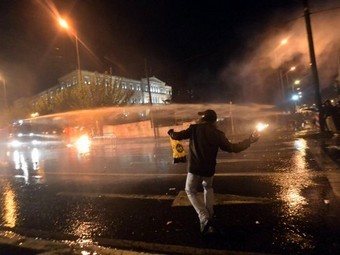 Беспорядки в Афинах 7 ноября 2012 года. Фото (c)AFP Беспорядки в Афинах 7 ноября 2012 года. Фото (c)AFP